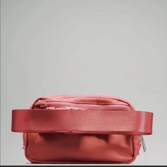 🍋Lululemon Everywhere Belt Bag BRRO Brier Rose NWT - Picture 3 of 6